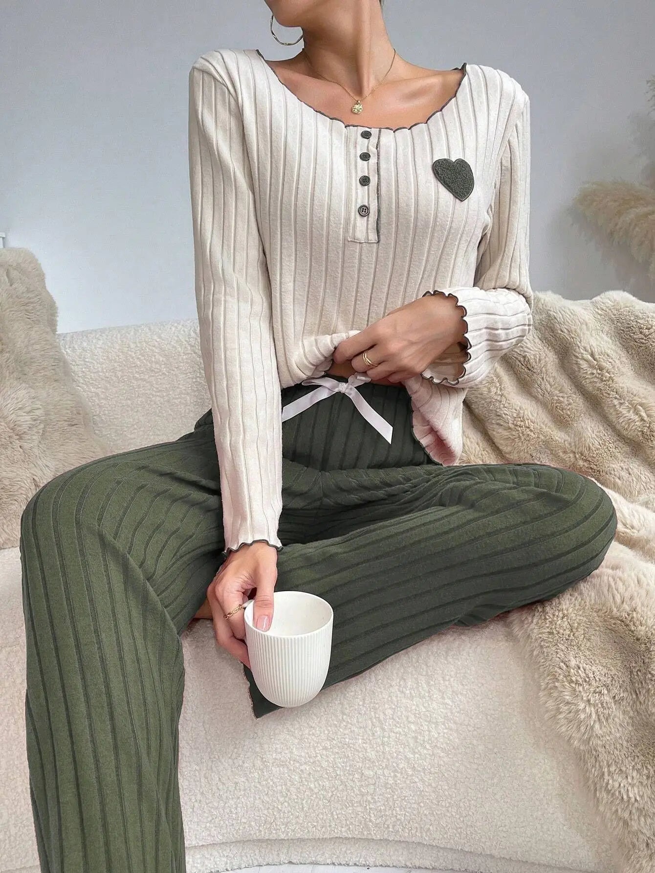 Autumn Winter Sleepwear Women Casual Pajamas Set Long Sleeve Heart Printd Tops and Long Trousers Homewear Loungewear
